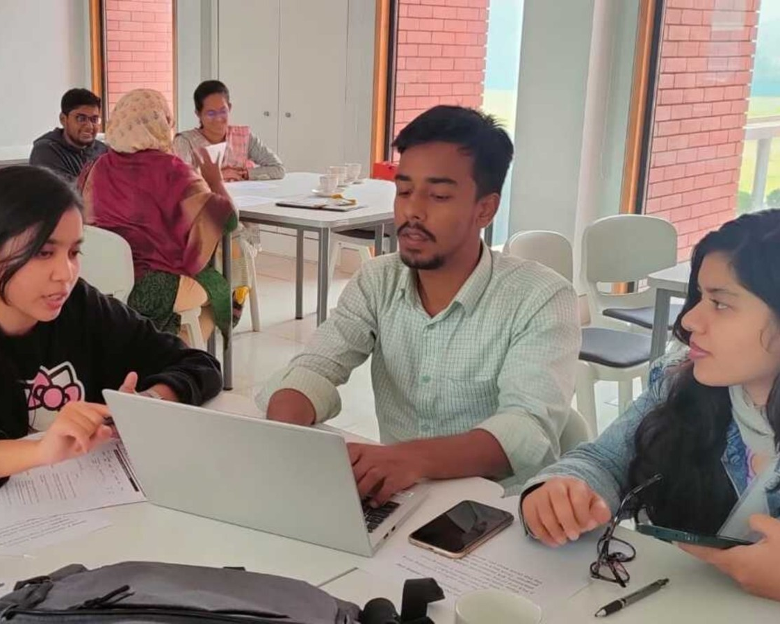 Teachers in Dhaka Receive Professional Development for Work with the LTK+