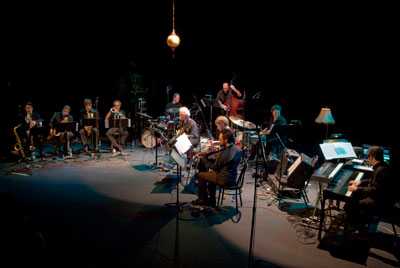 Surrounded by musicians of his choice, music professor Gary Schwartz (centre) plays Lettingo: The Music and Influence of Ornette Coleman during its first performance to a sold-out house at Montreal’s Théâtre Lachapelle in January 2010. | Photo courtesy of Gary Schwartz.