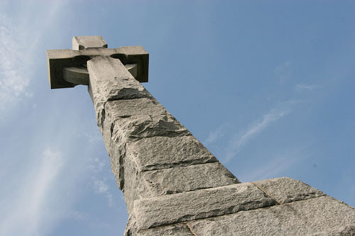 The Celtic cross on Quebec’s Grosse-Île. | Image courtesy of Ronald Rudin