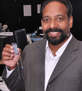 Muthukumaran Packirisamy, a professor in Concordia’s Department of Mechanical and Industrial Engineering, shows off his tiny invention. | Photo by Concordia University.