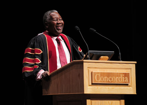 Honorary doctorate recipient Gaston Kaboré presents the convocation address to the graduates of Concordia’s Faculty of Fine Arts. 