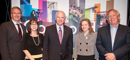 Prior to the lecture, the Department of Journalism’s Diploma Program celebrated its 25th anniversary with a reunion. At the event, from left to right: Concordia President Alan Shepard; Department of Journalism Chair Linda Kay, CBC The National’s Peter Mansbridge; Advancement and Alumni Relations Vice-President Marie Claire Morin; and Journalism Diploma Program Director Peter Downie. | Photo by Warren Zelman Photography