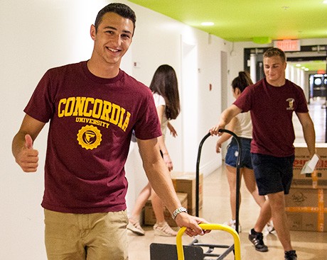 Stingers football team helps more than 700 students move in