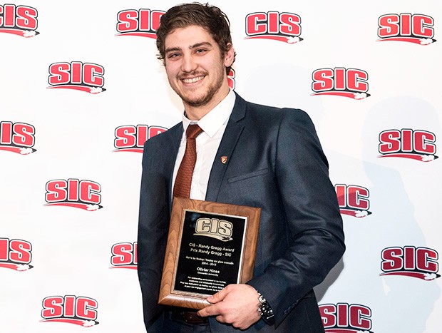 Olivier Hinse received his award at the Canadian Interuniversity Sport gala dinner on March 11.
