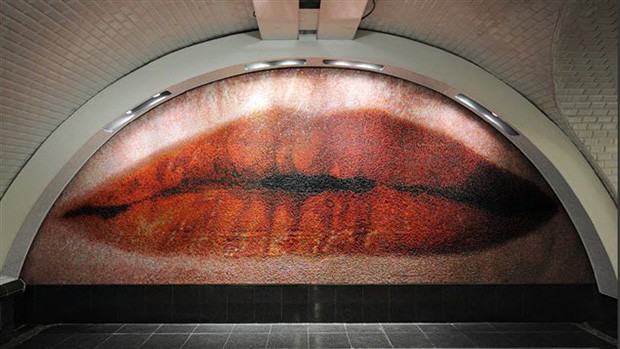 “La Voix lactée” (2011) on site in the Saint-Lazare Paris Métro station, which plays host to approximately 44 million passers-by per year.