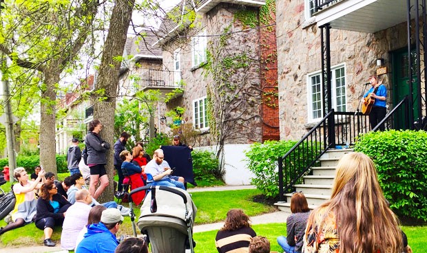Nancy Wallace at Porchfest in NDG | Photo by Sarah (Flickr CC) Nancy Wallace at Porchfest in NDG | Photo by Sarah (Flickr CC)