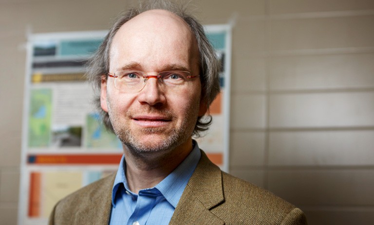 Jochen Jaeger est professeur agrégé au Département de géographie, d’urbanisme et d’environnement de l’Université Concordia. 