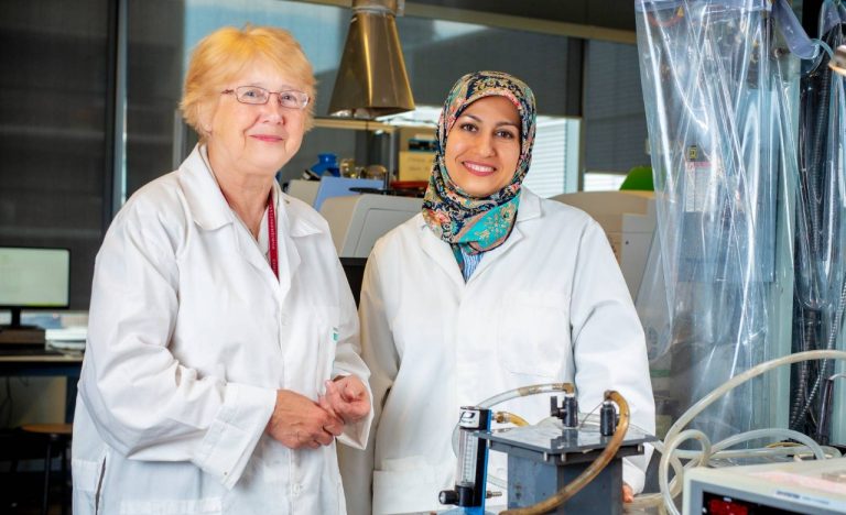 Maria Elektorowicz and Soodeh Abedini wearling lab coats in their lab