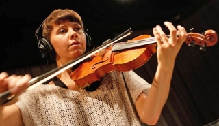 Sarah Neufeld playing the violoin