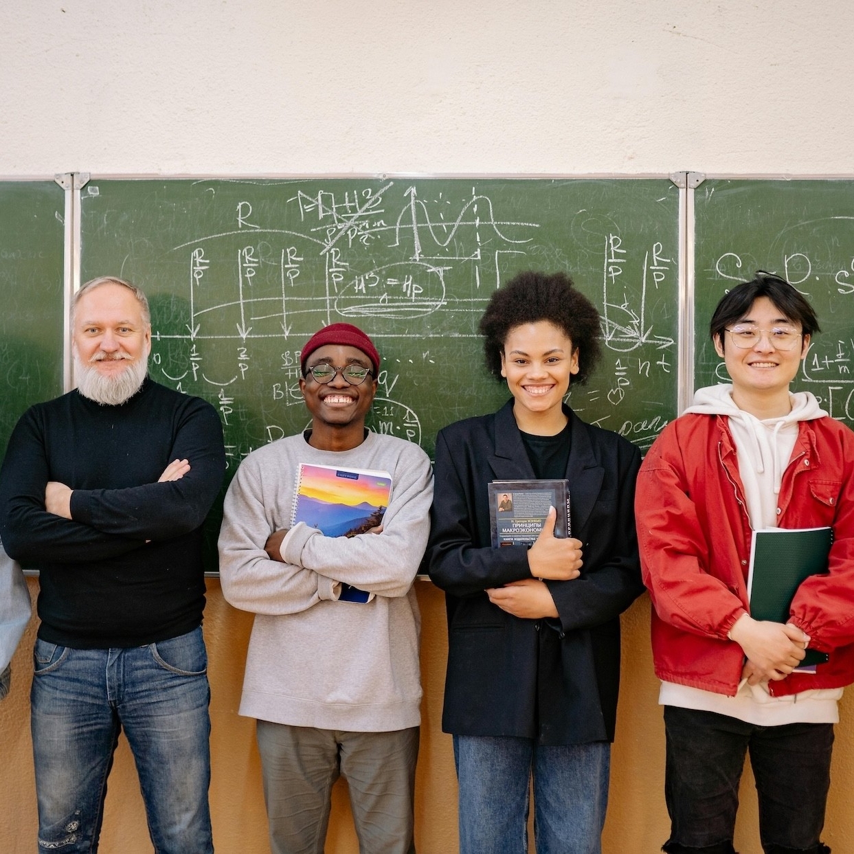 Exploring the benefits of weak social ties for international students' wellbeing