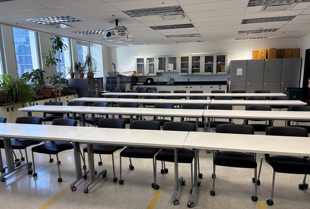 View of classroom and/or lab room H-1271