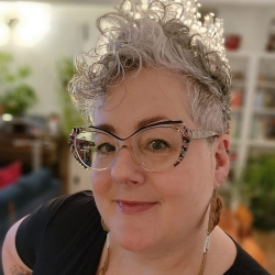 Headshot of Anna Kruzynski.
