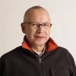 Headshot of David Newhouse.