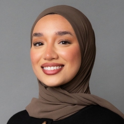 woman with smile, photo of just her head