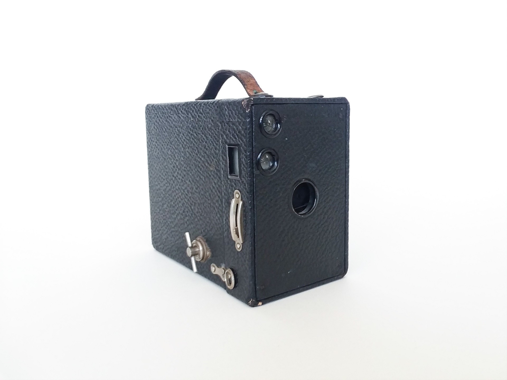 a Kodak Brownie camera from 1916 with a three-quarter view