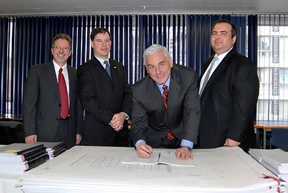 Lajeunesse signing the MB building contract, 2007