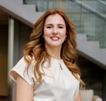 Portrait of Manal Tarhini, advisor for Finance and Bachelor of Administration