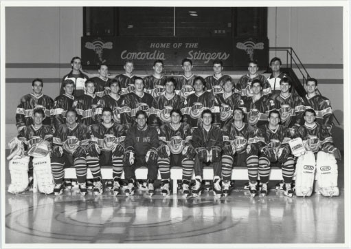 Group photo of Concordia Stingers men's hockey team