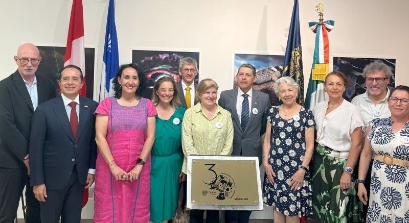 Group photo of UNAM-Canada 30th anniversary