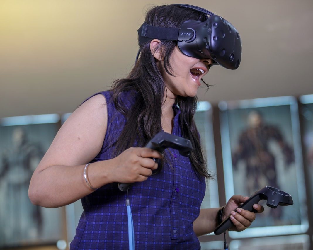 women from India play with VR