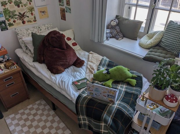 Grey Nuns single with private toilet and shower