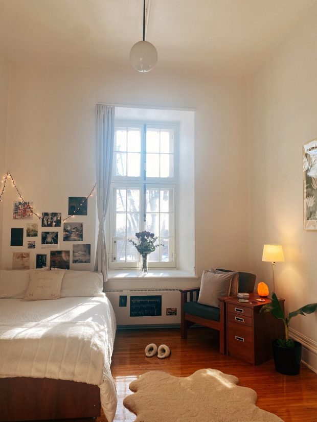 Image of student room, large single with full bed at Grey Nuns