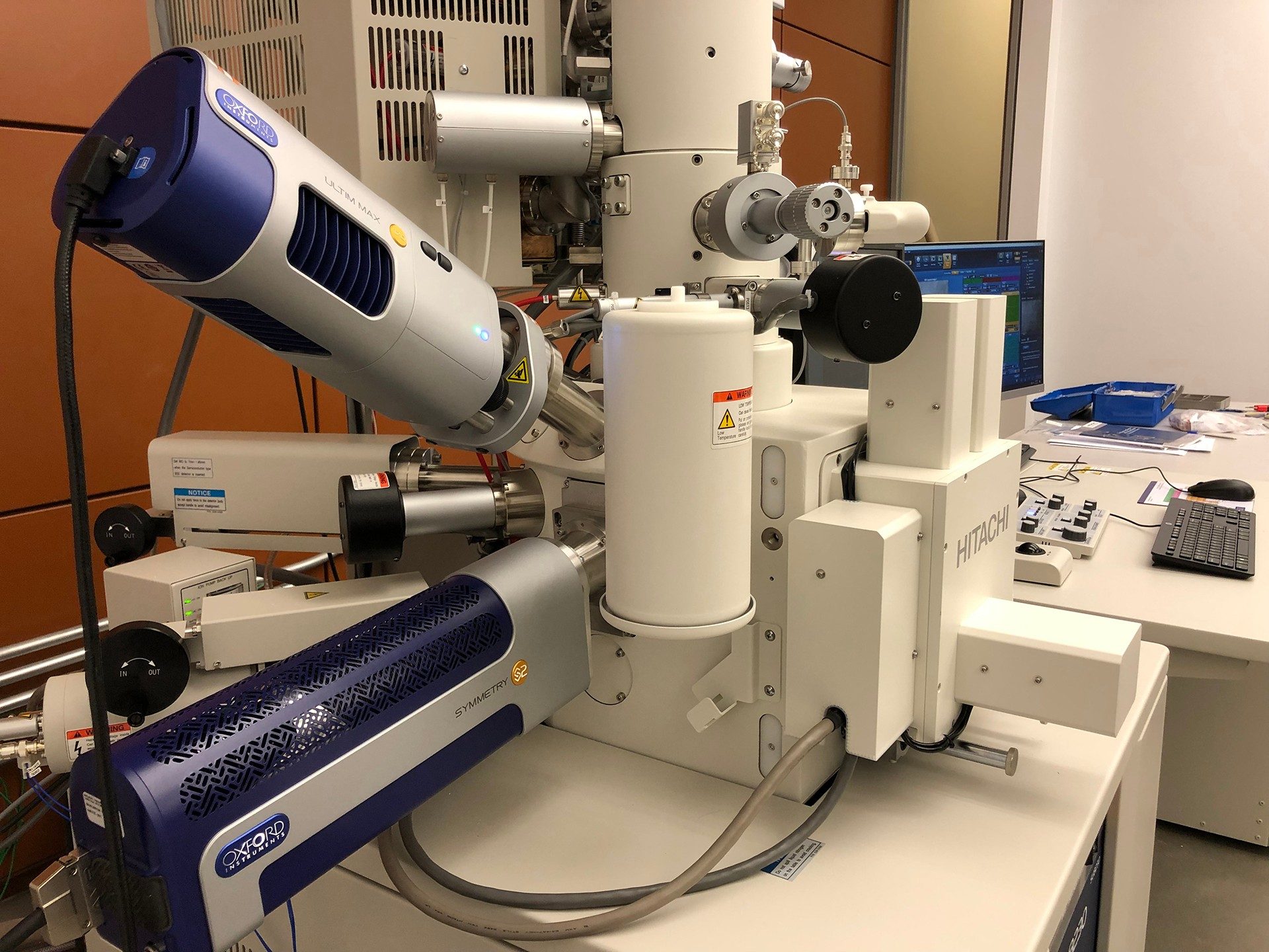 Microscope électronique en transmission à balayage à ultra-haute résolution (METB)