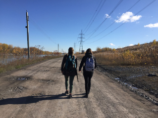 Walkers taking part in a pilgrimage from Kahnawà:ke to Tiohtiá:ke