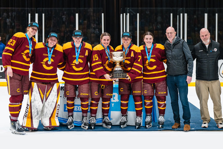 L'équipe féminine de hockey s'empare du championnat du RSEQ en battant les Carabins