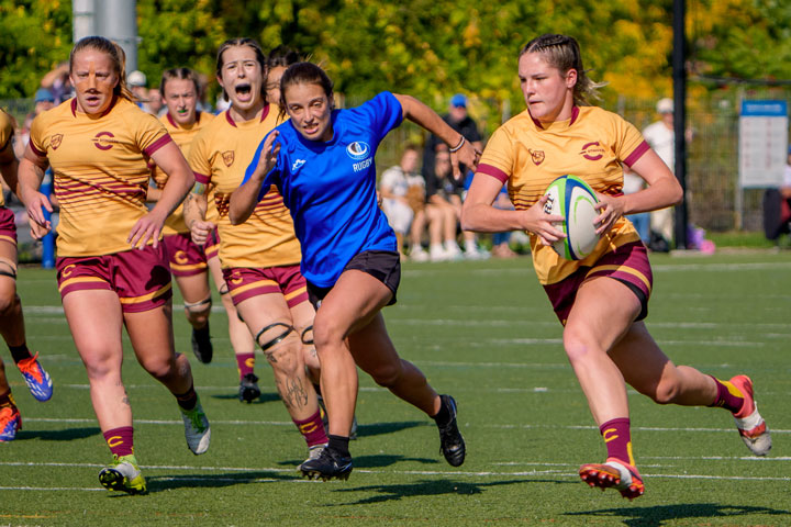 L'équipe de rugby féminin des Stingers l'emporte 43-14 contre l'UdM