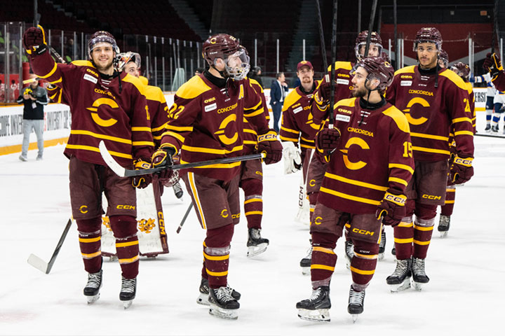 L'équipe de hockey masculin revient de l'arrière pour battre Moncton et se qualifier pour la demi-finale nationale