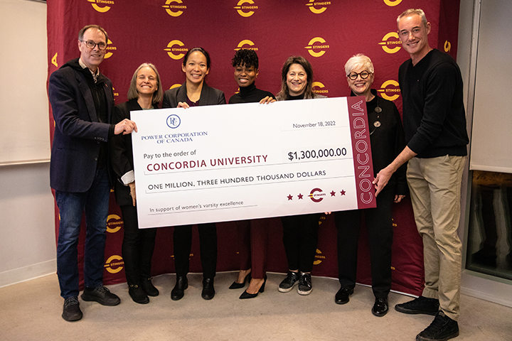 Peter Kruyt (left) presents cheque to Provost Anne Whitelaw and Stingers coaches.