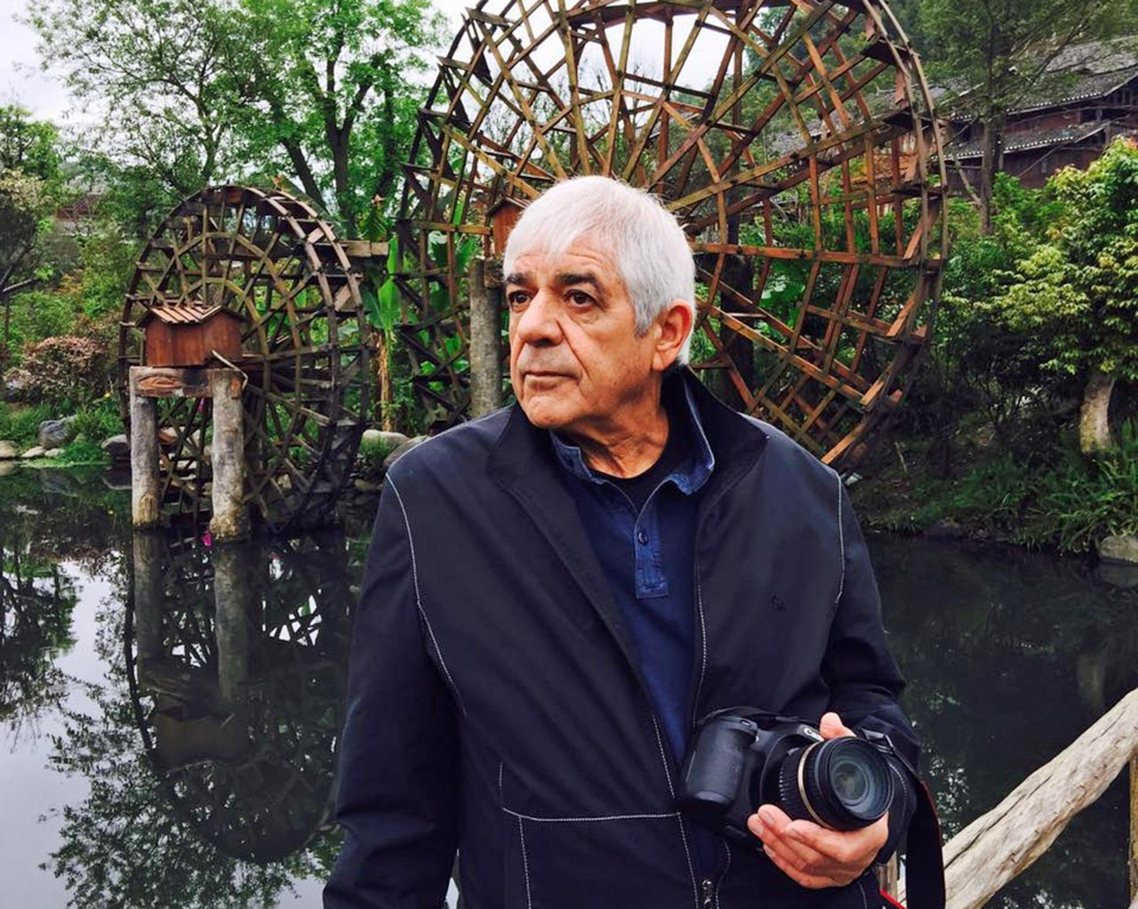 This paper aims to picture