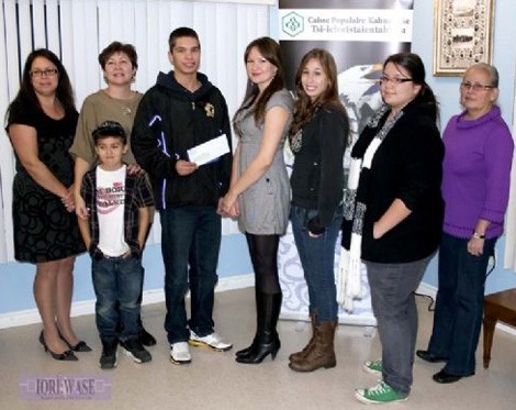 Calandra Montour receives $1,000 scholarship from Desjardins Caisse Populaire Kahnawá:ke, 2011