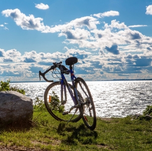 An image of a bike next to the St. Lawrence River