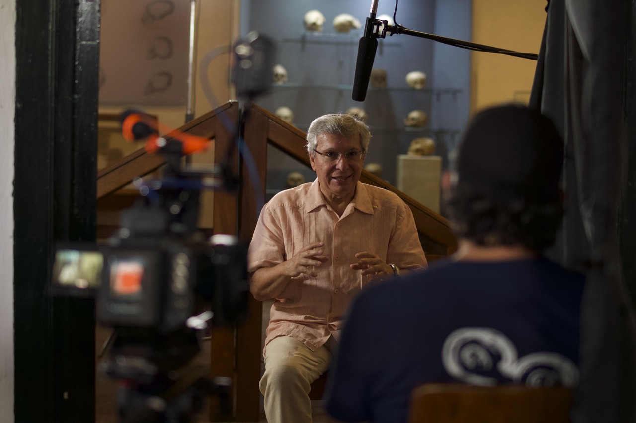 Man from Hispanic/Latinx heritage speaking with his hands, facing the interviewer