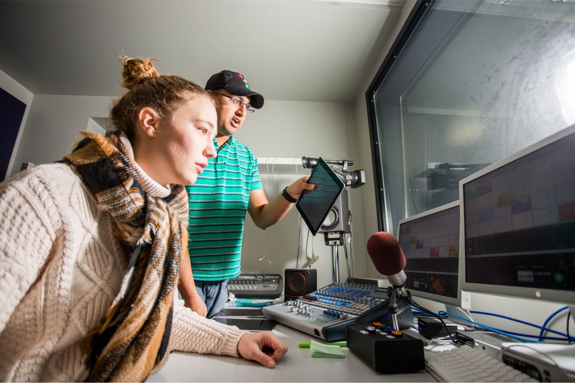 Journalism Staff Member Wins Dean's Award for Excellence in Service