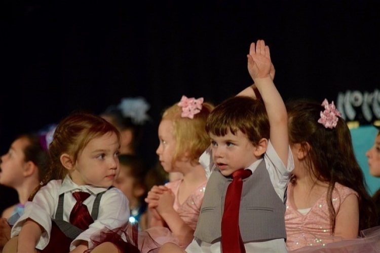 Children's performance | Photo: bones64 Musical performance | Photo: bones64