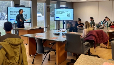 CSLP co-director David Waddington addresses school teachers at the WQSB workshops