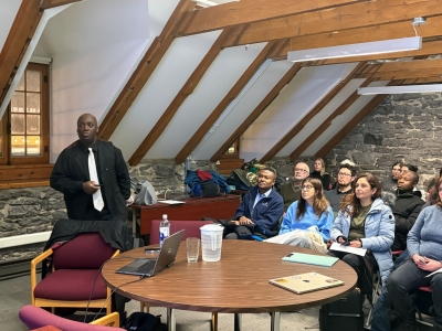 Photo of Dr. Onwuegbuzie presenting in front of students
