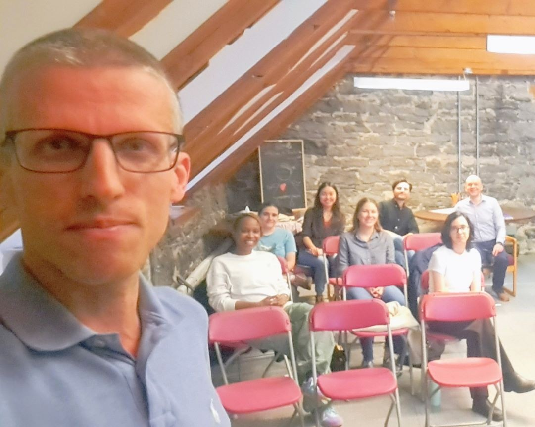 Who you talk to matters Exploring the role of social networks in language learning