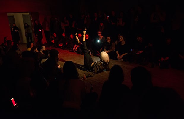 Burcu Emeç performing. Photo by Laura Mongollón Burcu Emeç performing. Photo by Laura Mongollón