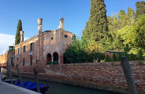 Extrerior of the Garden of Eden in Venice