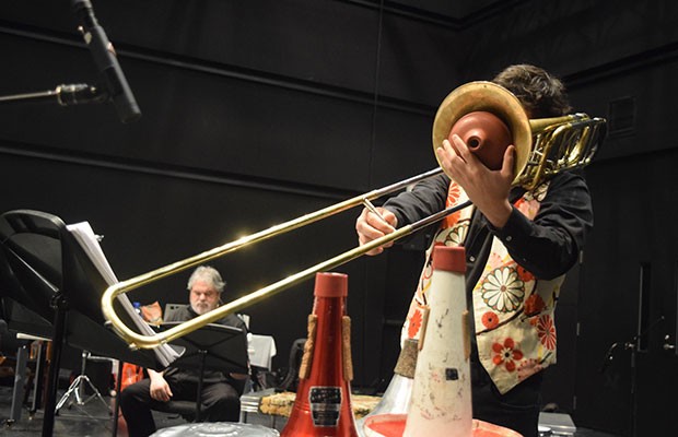 Niemandslandhymnen performer in rehearsal 