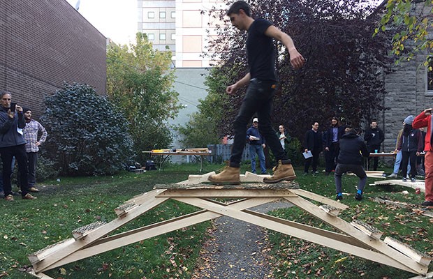 Des étudiants de Concordia lors du concours de design étudiant Wood At Work (2017).