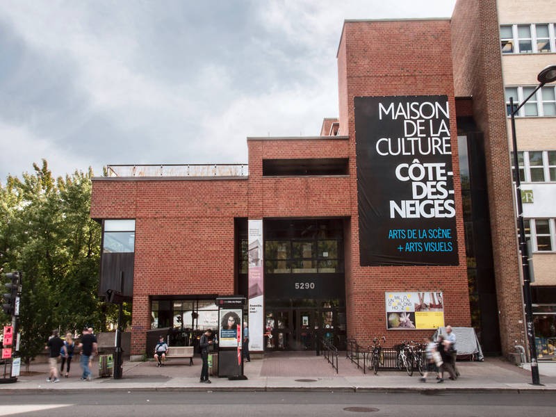 Exterior, Maison de la culture Côte-des-Neiges. Photo by Colin Earp-Lavergne. 