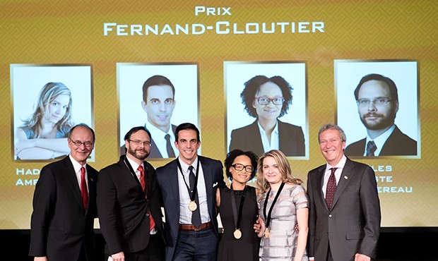 The winning JMSB team receiving the Fernand Cloutier Award at the Gala des Ambassadeurs