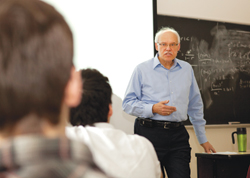 Calvin Kalman, principal of Concordia’s Science College and a professor in the Department of Physics, in class with his students. | Photo by Concordia University