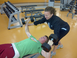 Floor monitor Audrey Doyon-Lessard gives biology student Braedon Donaldson pointers for a more effective workout as he trains at Le Centre. | Photo by Christian Durand