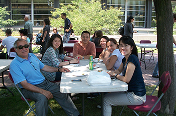 Concordians enjoy a barbecue in the grove in support of the Kidney Foundation | Photo courtesy of Miriam Posner